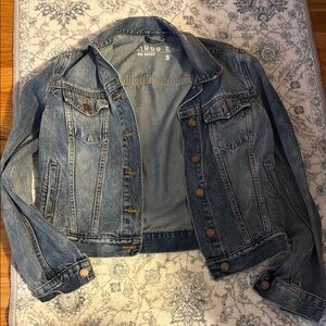 GAP 1969 Classic Blue Denim Jacket. Like new . Size small.